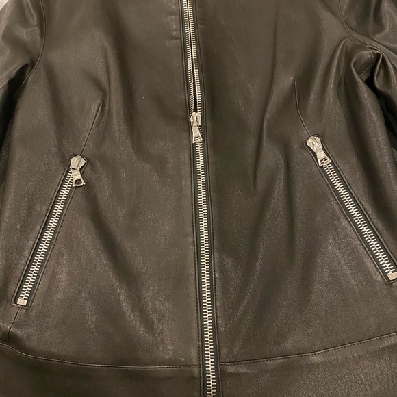 CLASSICS by WORTH NWT STRETCH LEATHER JACKET, BROWN, Size 6. Zipper w/pockets. - Picture 3 of 10